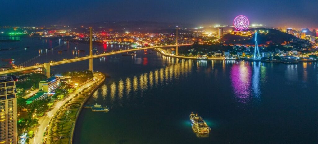Địa Điểm Ăn Uống Ngon Khi Du Lịch Tại Hạ Long
